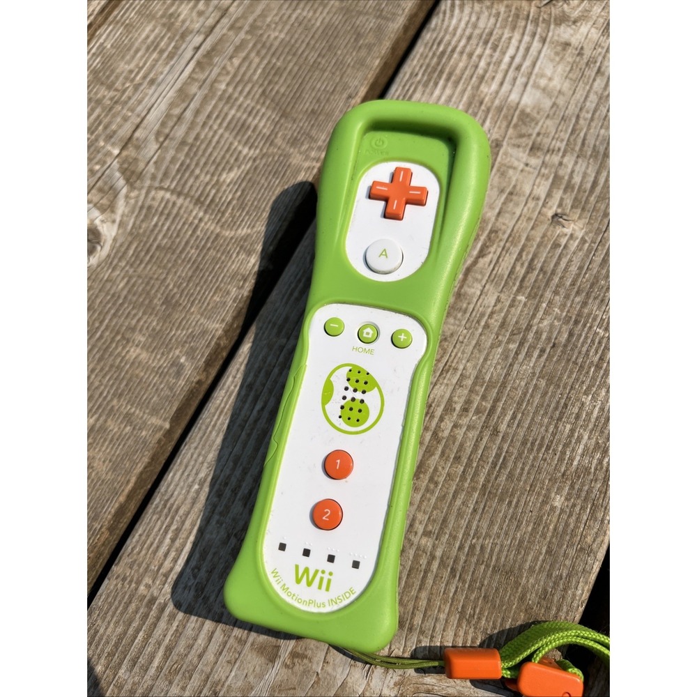Nintendo Wii U OEM Yoshi White & Green Remote Plus + Sleeve & Strap RVL-036